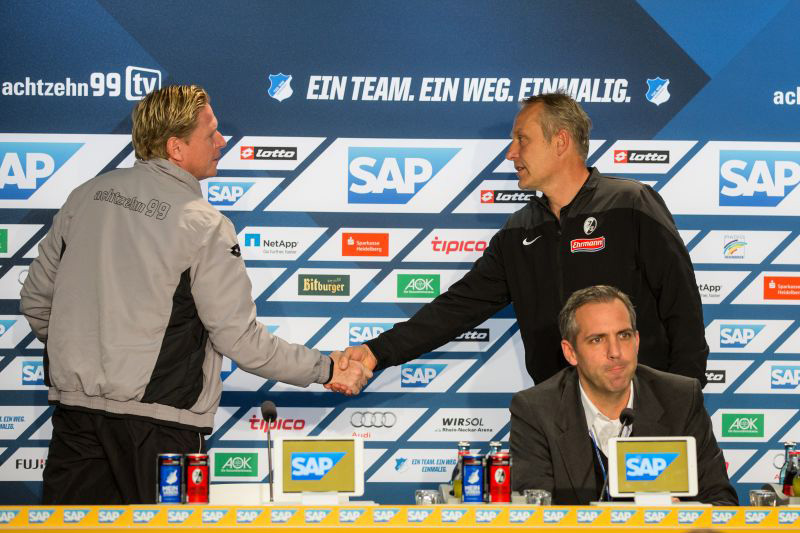 Verabschiedung der Trainer Markus Gisdol (li.) und Christian Streich nach der PK