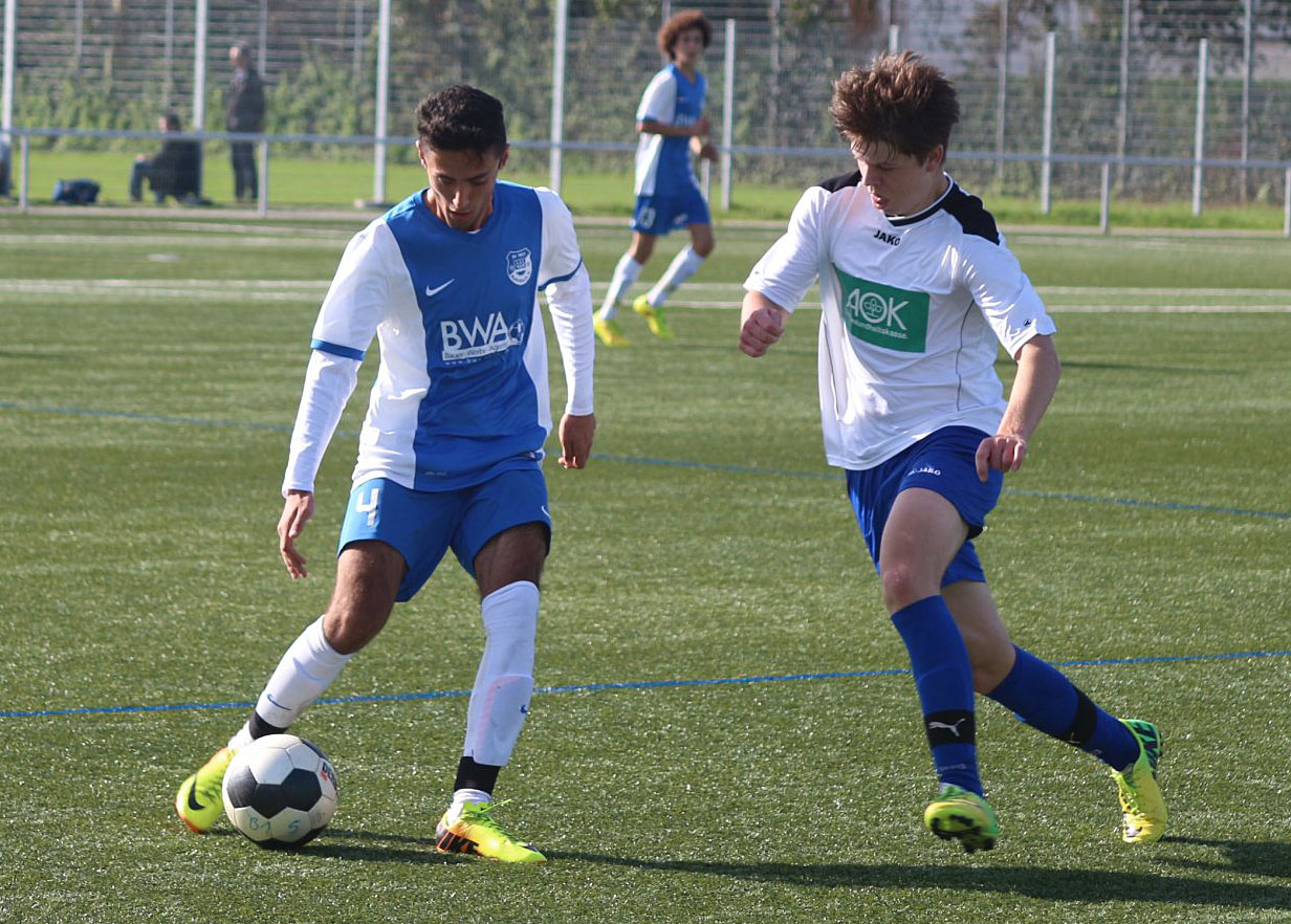 Mazlum Oran (li.) behauptet den Ball