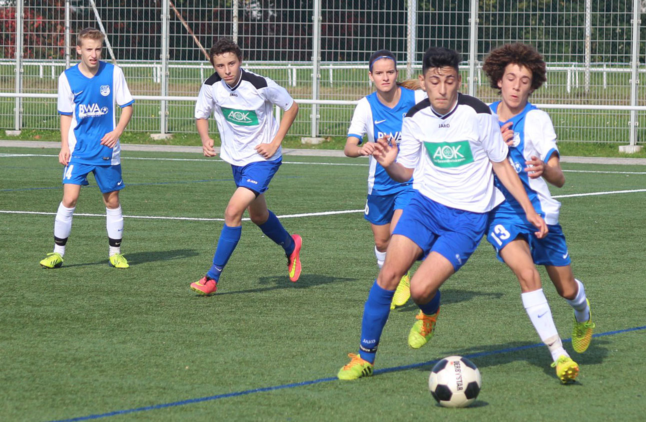 Matteo Francesca versucht an den ball zu kommen