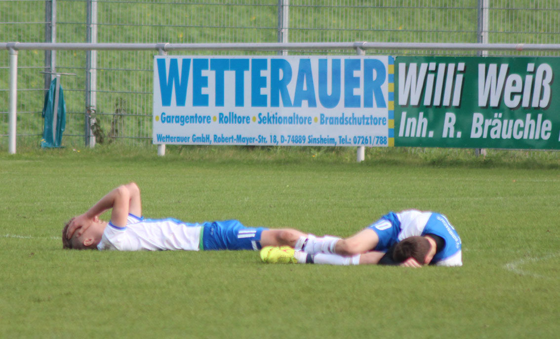 Unschöne Szenen nach dem Abpfiff, als SV-Spieler nach Tätlichkeiten verletzt wurden