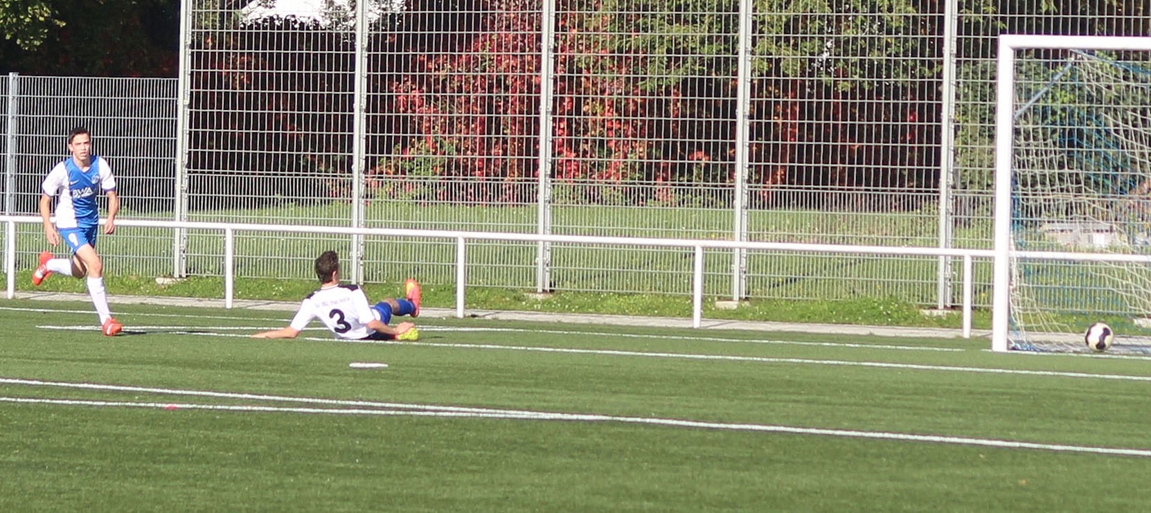 Philipp Öhler schießt ein zur 1:0 Führung und ...