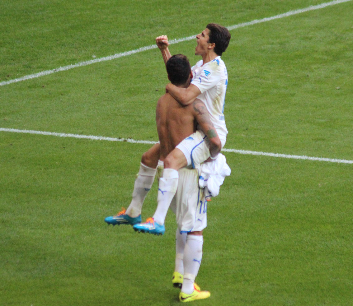 Firmino und Elyounoussi feiern den 3:3 Ausgleich in München