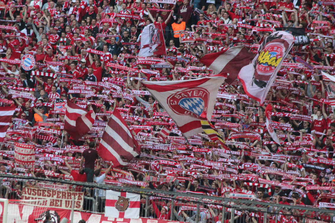 Bayerns vollbesetzte Südkurve