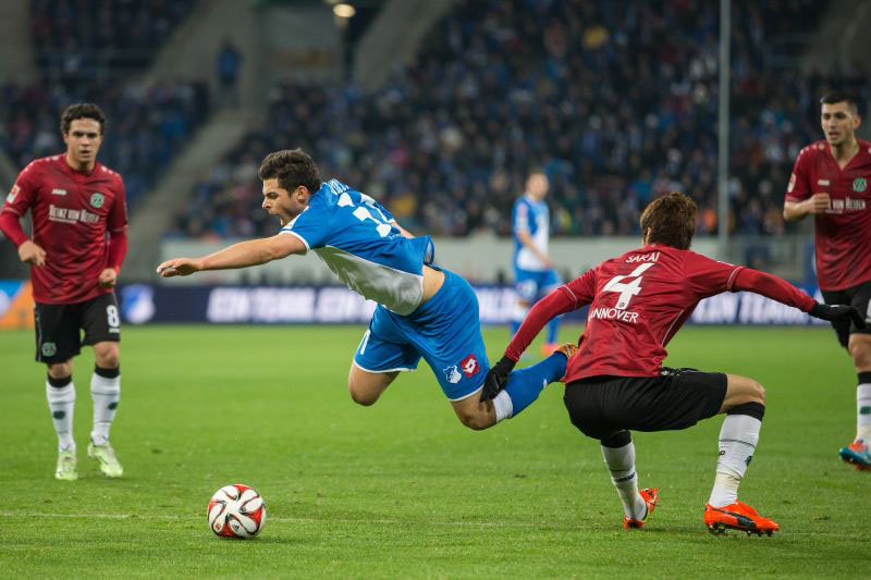 Foul an Volland im Strafraum