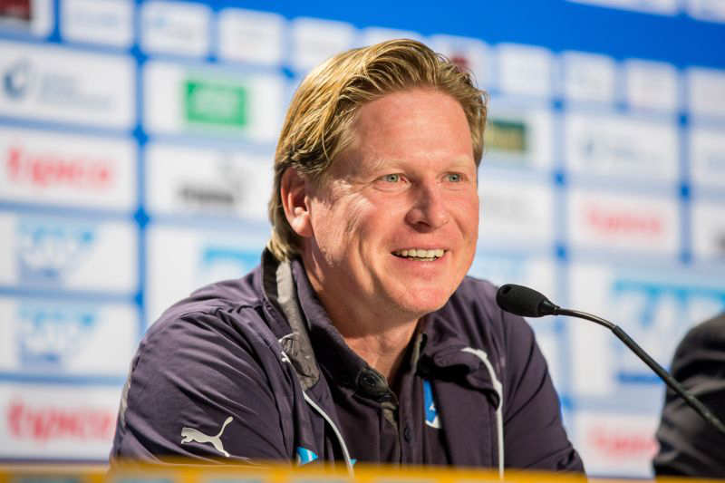 Markus Gisdol bei der PK