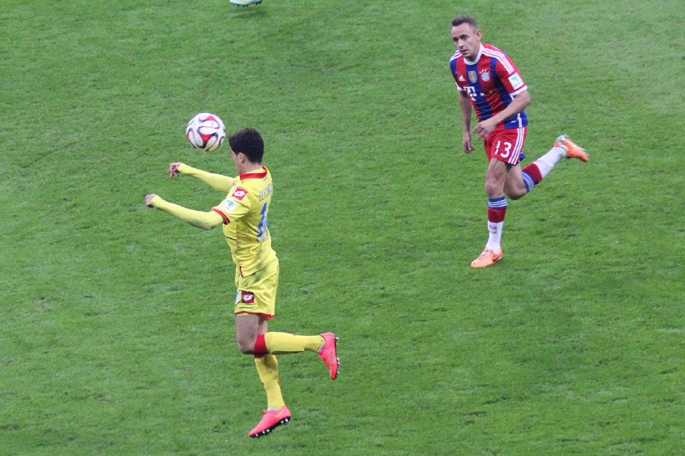 Elyounoussi enteilt Rafinia