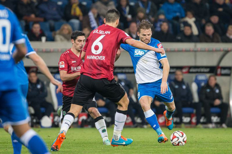 Eugen Polanski nimmt Maß und ...