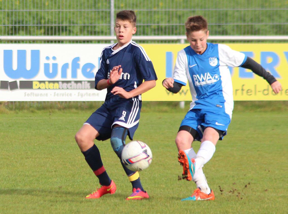 Nils Reißfelder beim Torschuss