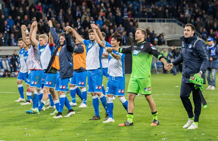 ... zusammen mit ihren Fans