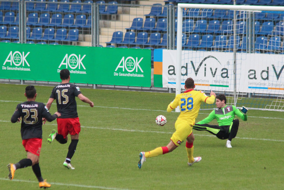 Szalai vergibt eine seiner drei Großchancen