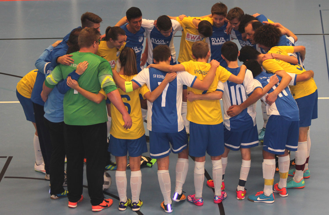 Spielerkreis nach dem Abpfiff - der Titel ist errungen