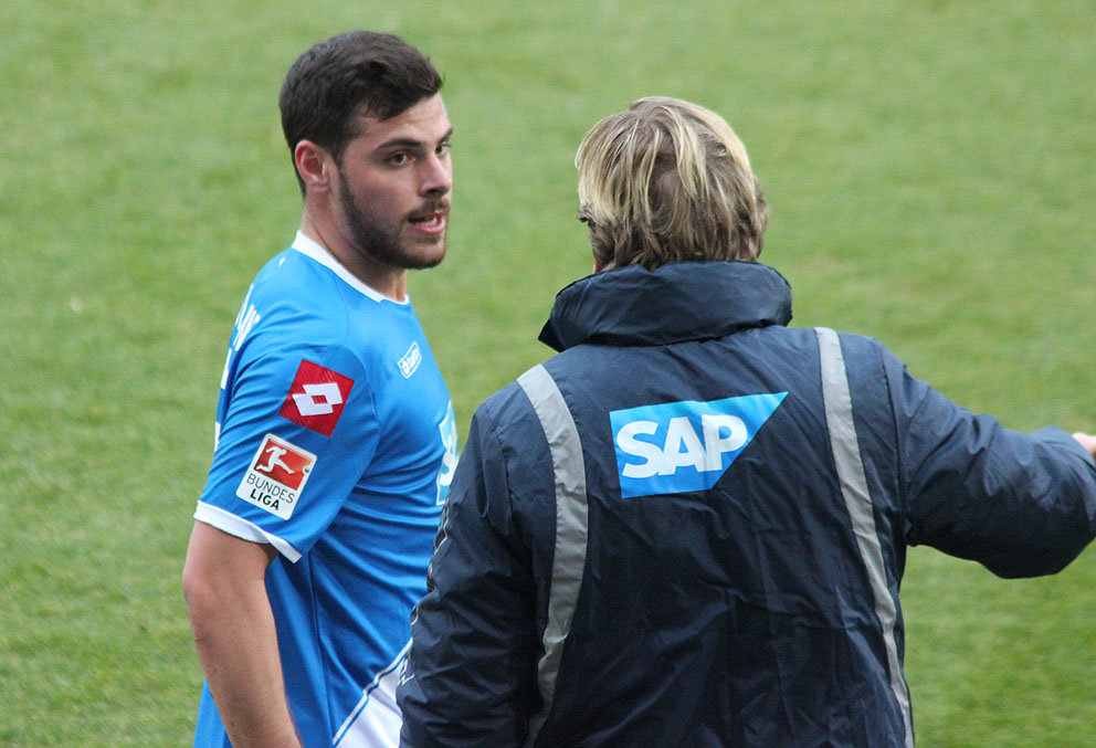 Volland im Dialog mit Trainer Gisdol