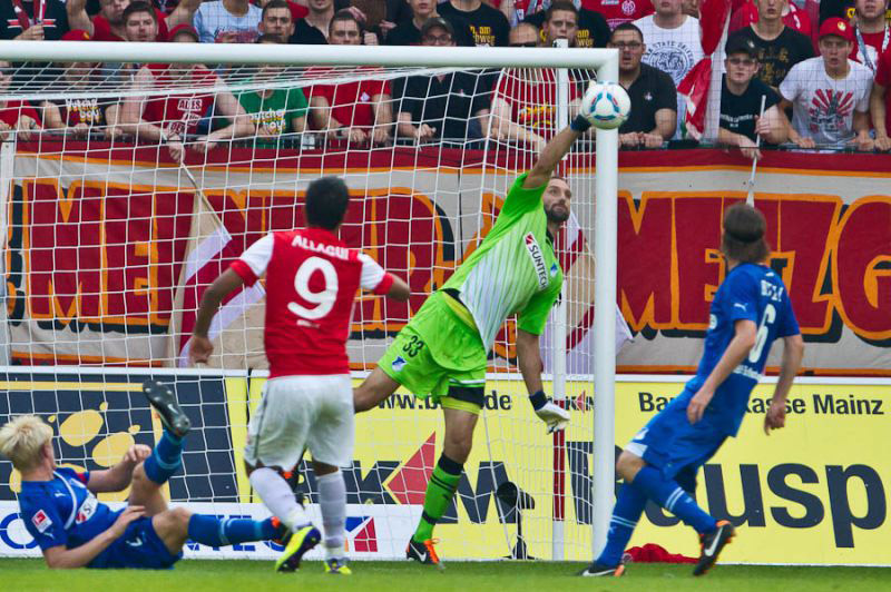 TSG-Keeper Tom Starke in aktion