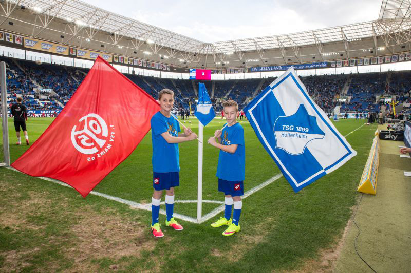 Jugendliche Einstimmung auf das Match