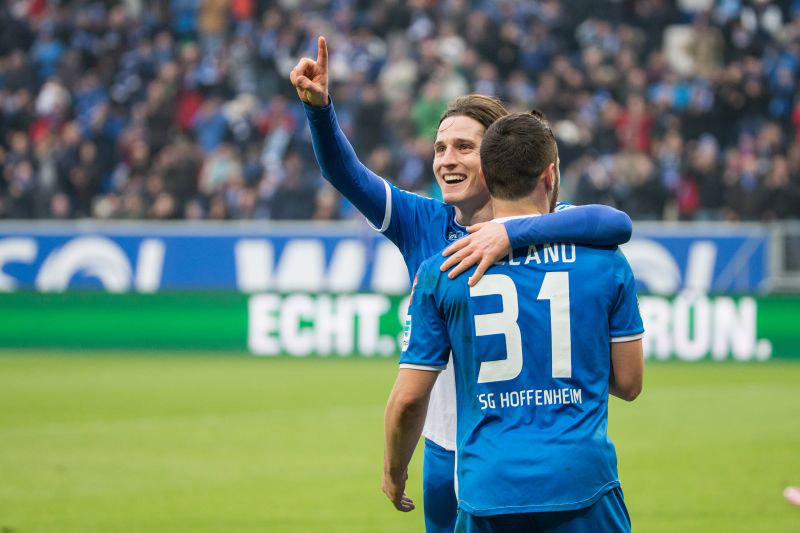 Sebastian Rudy feiert seinen Treffer zum 3:0