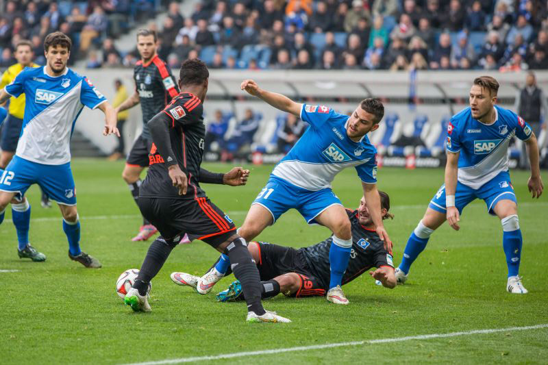 Dichtes Gedränge im HSV-Strafraum