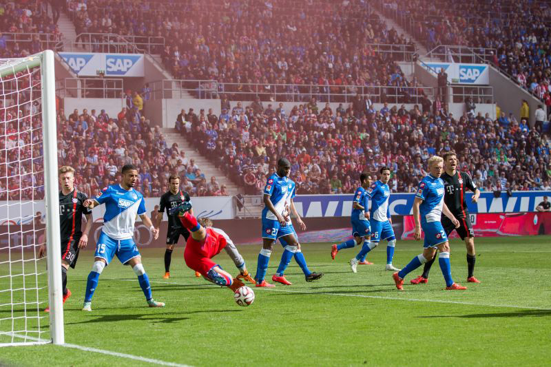 Baumann krallt sich die Kugel