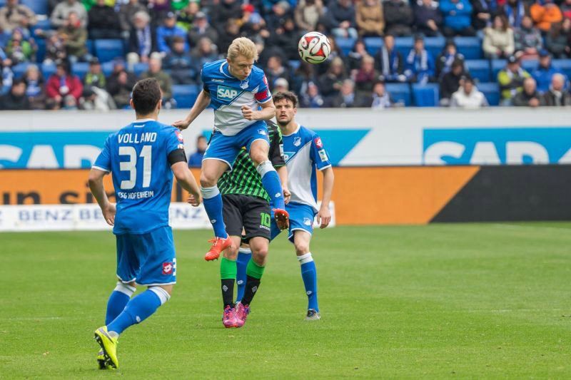 Beck klärt per Kopf