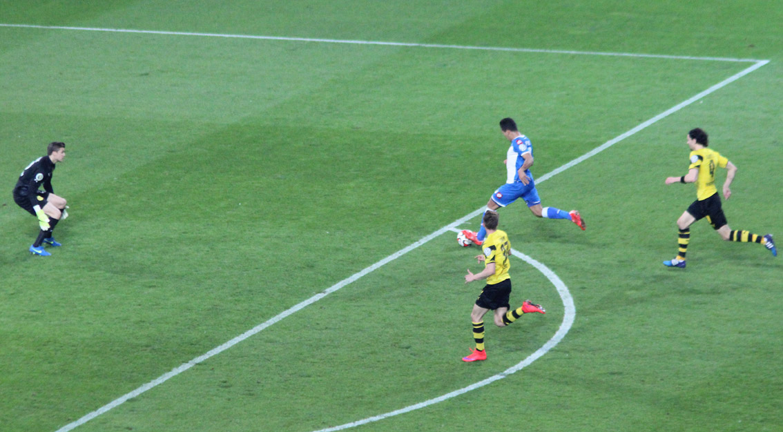 Firmino mit einem Lupfer zur überraschenden 2:1 Führung