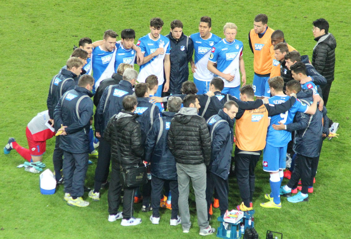 ... nebenan die Konzentration des Gegners auf die Verlängerung