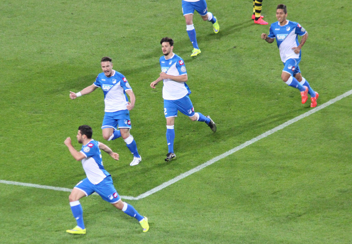 Euphorischer Jubel nach Vollands 1:1 Ausgleichstreffer ...