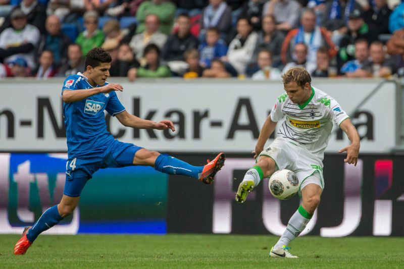 Tarik Elyounoussi mit vollem Einsatz