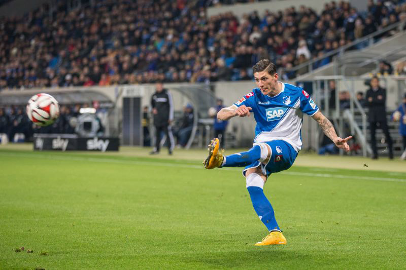 Steven Zuber beim Torschuss