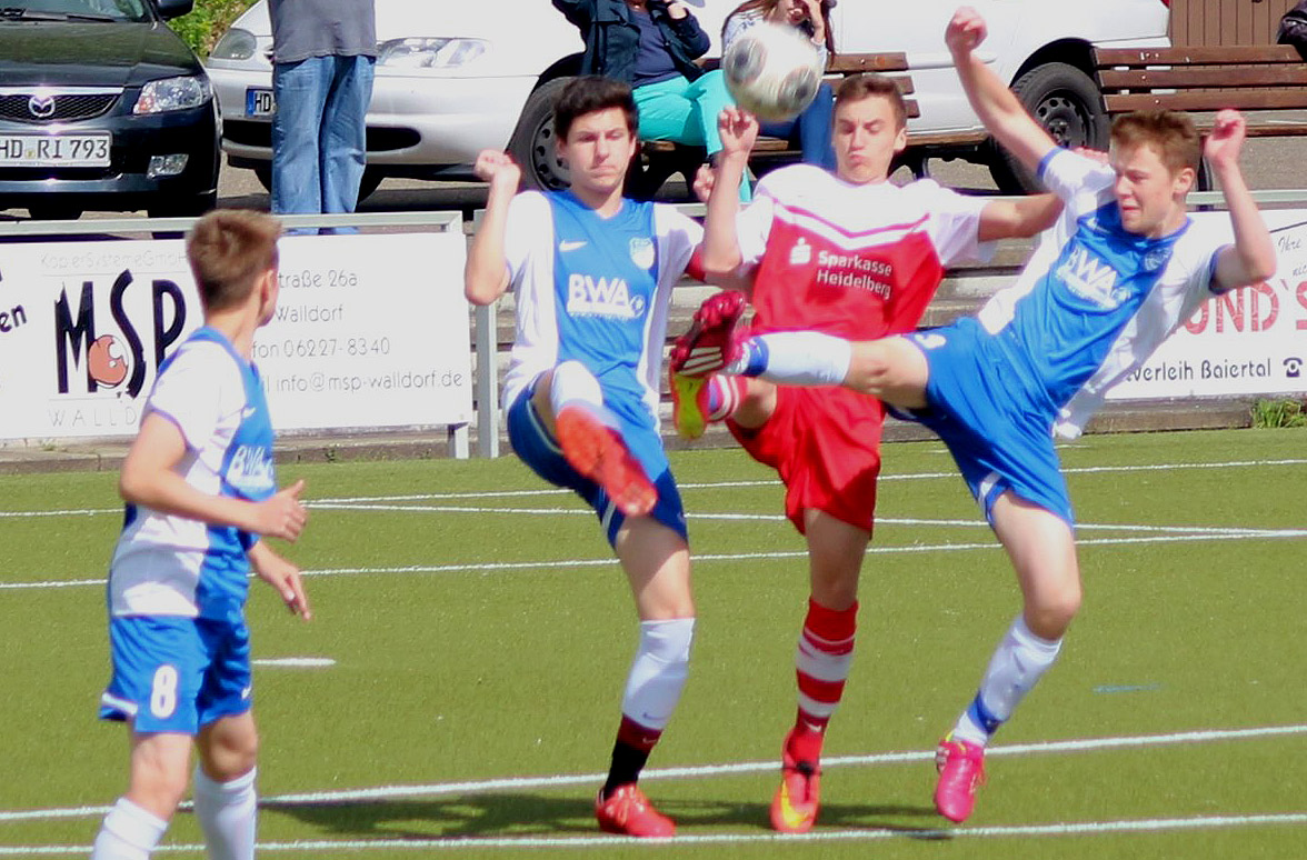 Vereint klären Patrick Hartmann (li.) und Dustin Brunner