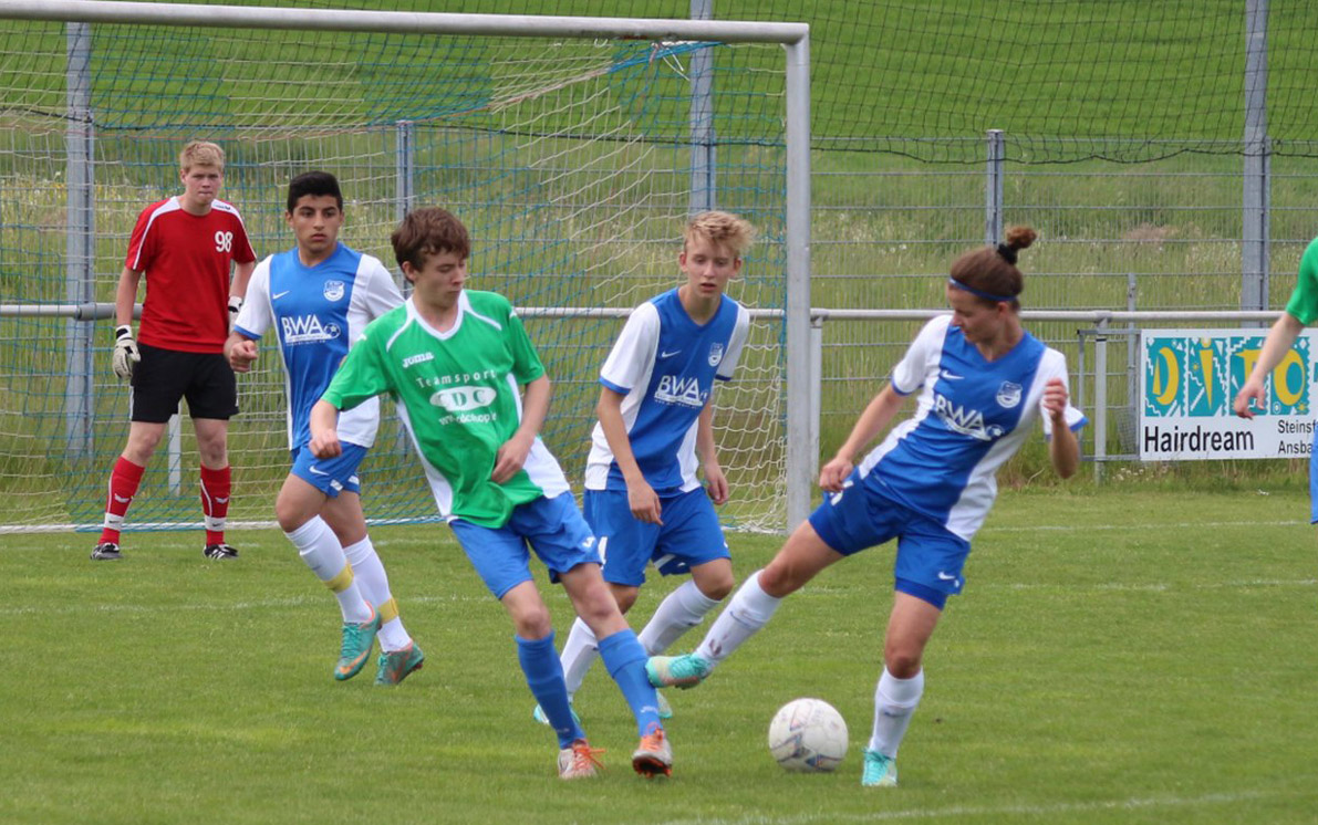 Laura Schinkmann (re.) bot in der Defensive eine starke Partie