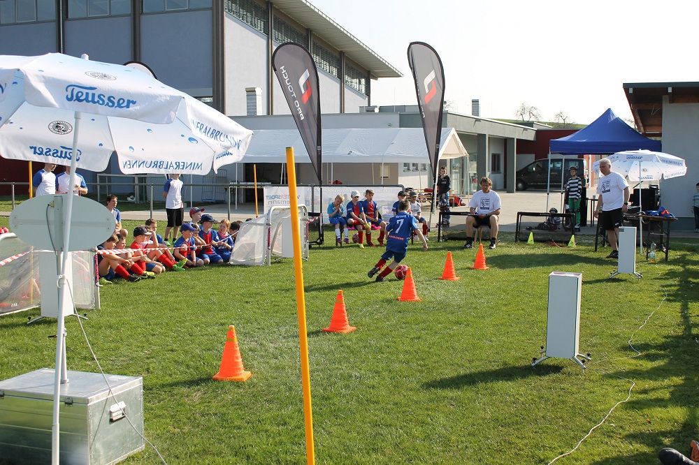 Jugendliche bei einer Trainingseinheit