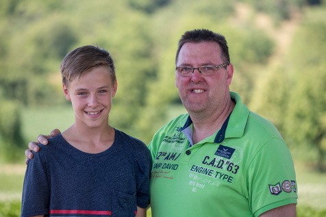 Stolzer Vater Reiner mit seinem Fußballtalent