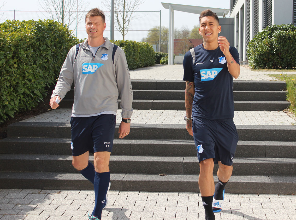 Firmino mit Dolmetscher César Thier (re.)