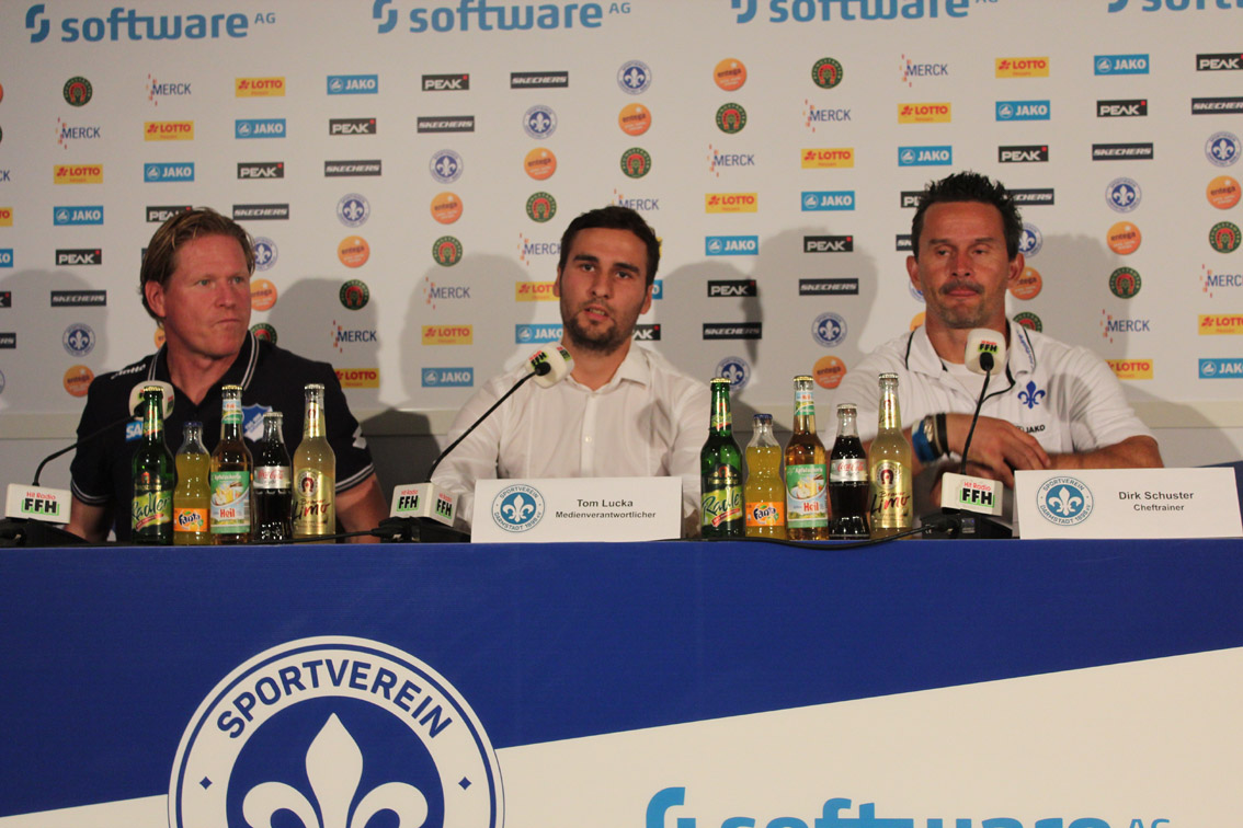 Hoffenheims Trainer Markus Gisdol (li.) und Dirk Schuster (re.) bei der PK nach dem Spiel