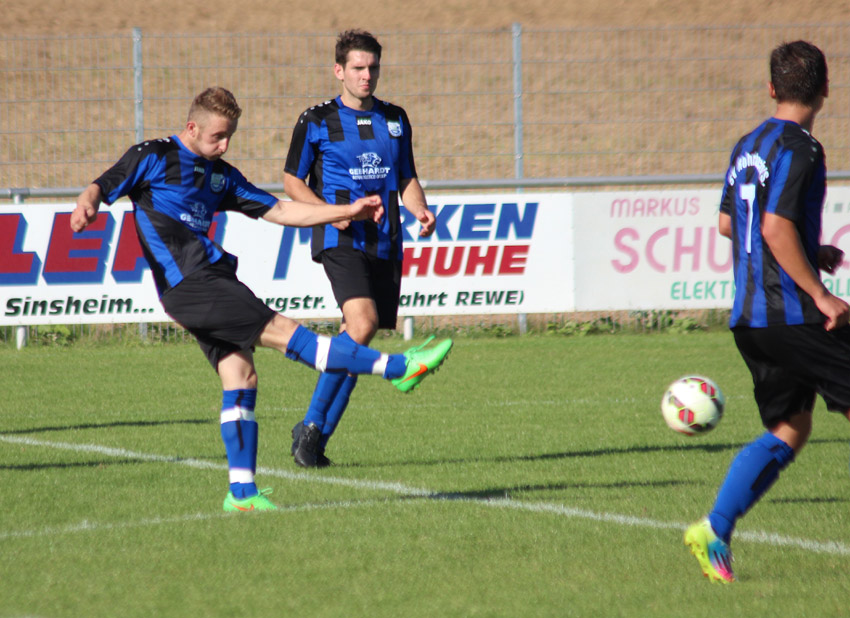 Pajtim Boletinaj trifft hier aus 17 Meter in den Torwinkel