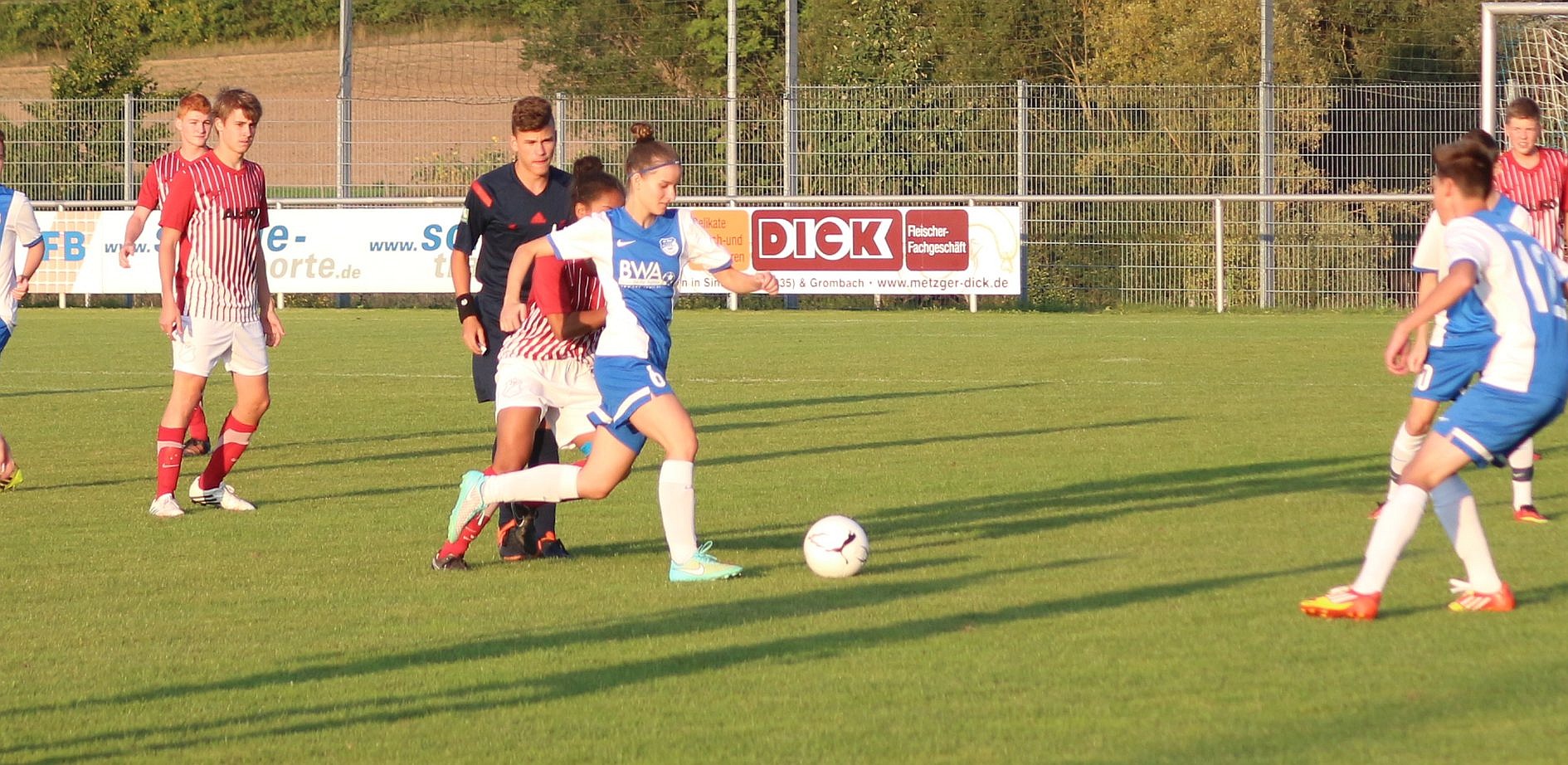 Laura Schinkmann enteilt ihrem Gegenspieler