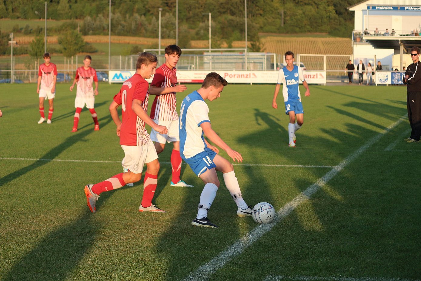 Michael Rohfleisch behauptet sich im Zweikampf