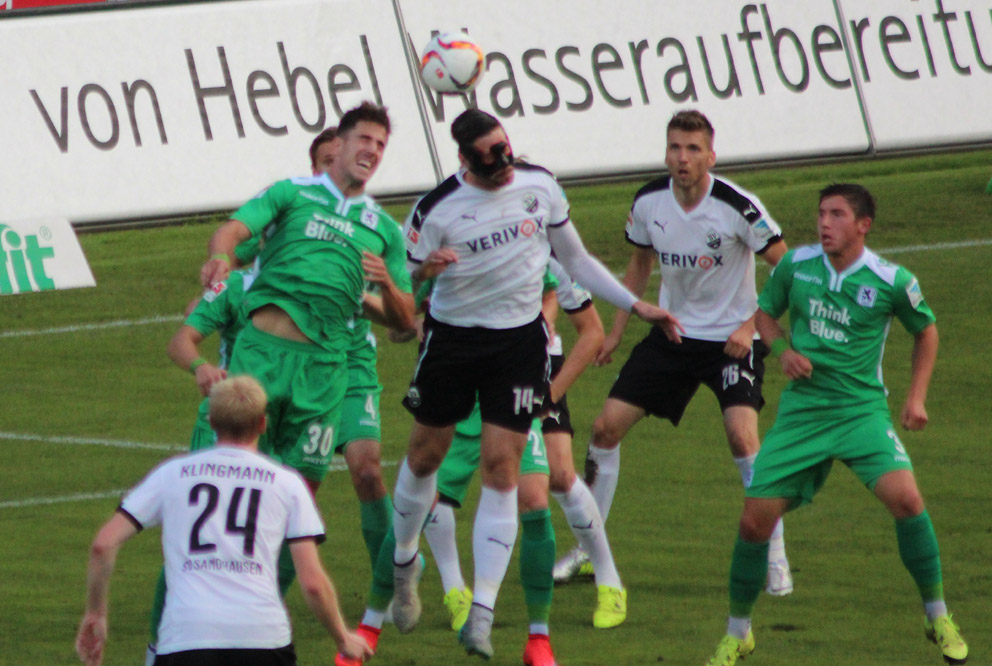 Tim Kister ging trotz Gesichtsschutz in jedes Kopfballduell