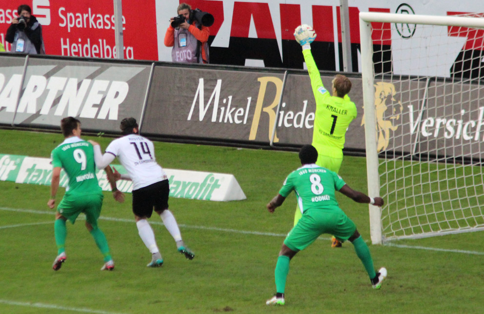 SVS-Keeper Marco Knaller verhindert mit einer Glanzparade einen Löwen-Treffer