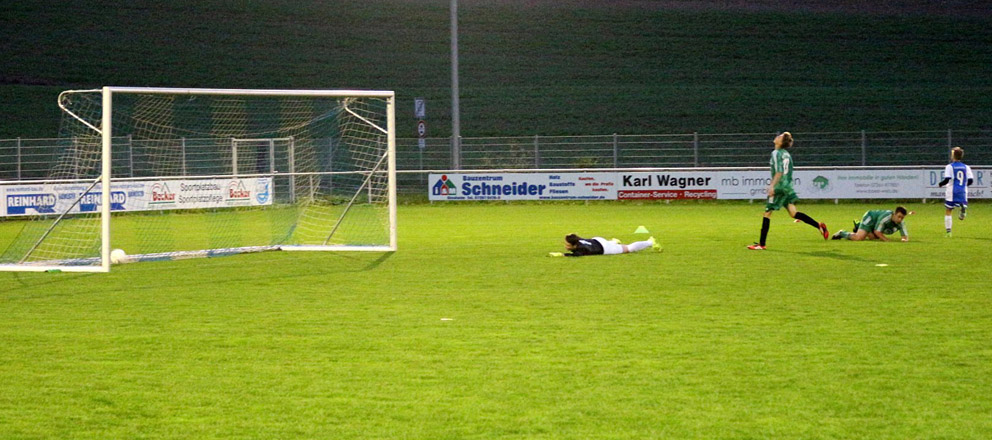 Dominik Schock (re.) jubelt nach seinem Torerfolg