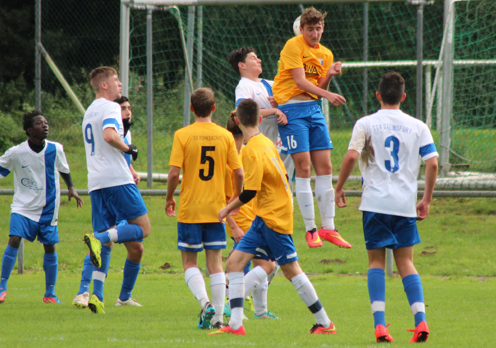 Dichtes Gedränge im SV-Strafraum