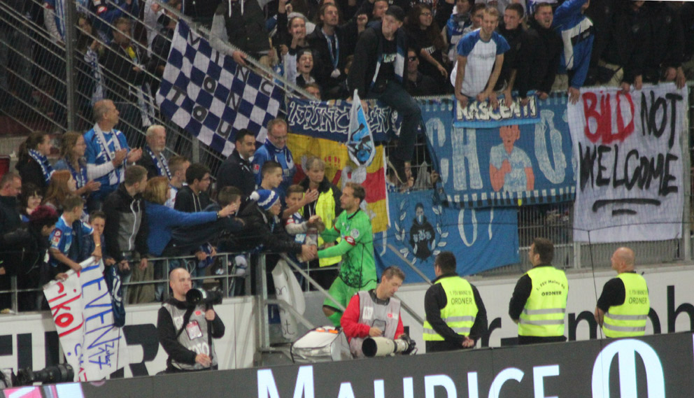 Oliver Baumann im Austausch mit den Fans