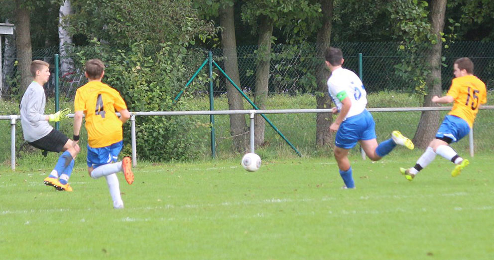 ..... Fabio Hengster eiskalt zum 1:0 vollendet