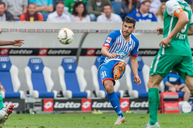 Volland versucht es mit einem Distanzschuss