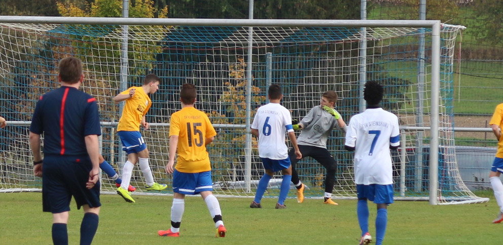 Cosima Specchio erzielt aus kurzer Distanz den 5:1 Endstand