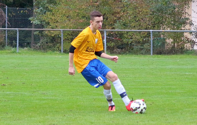 Dennis Bauer leitet einen Angriff ein