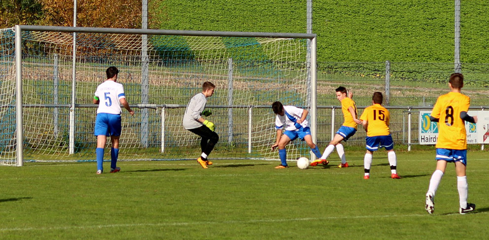 Sandro Bohland (Nr. 12) erzielt die 1:0 Führung