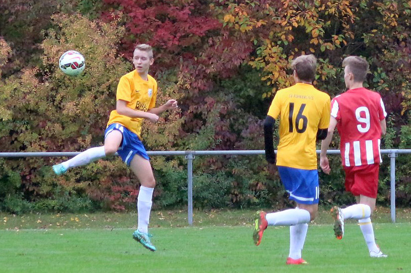 Luca Schinkmann mit der Hacke