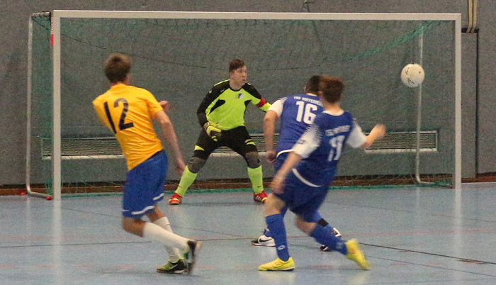 Sandro Bohland (Nr. 12) verfehlt knapp das Hoffenheimer Tor