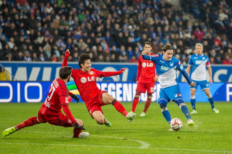 Sebastian Rudy beim Torschuss. Er zeigte zuletzt ansteigende Form.