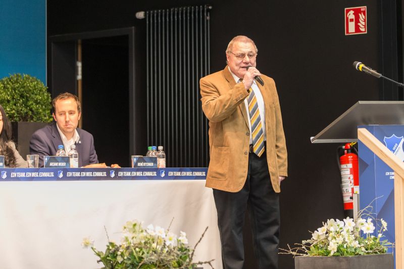 Moderator Horst Heinlein